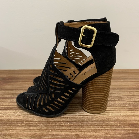 Heels - Picture 3 of 6